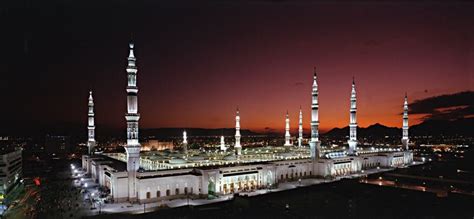 Madina in Pictures: Masjid-e-Nabvi - A Night View