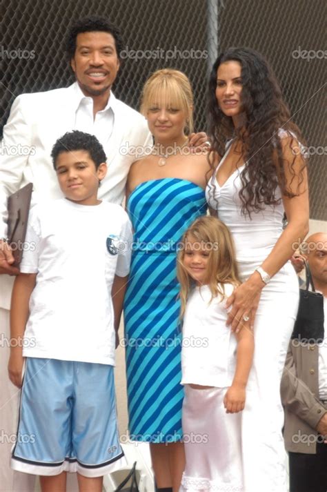 Lionel Richie, wife Diane, son Miles, daughters Sophia and Nicole ...