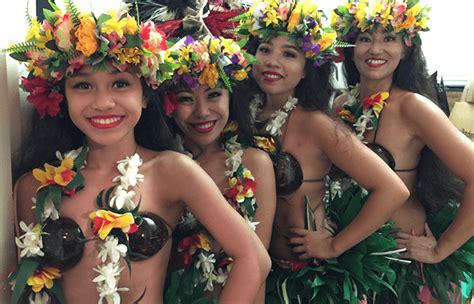 Hawaiian Hula Dancers