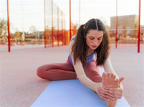 Knee popping and pain: Causes, and when to consult a doctor