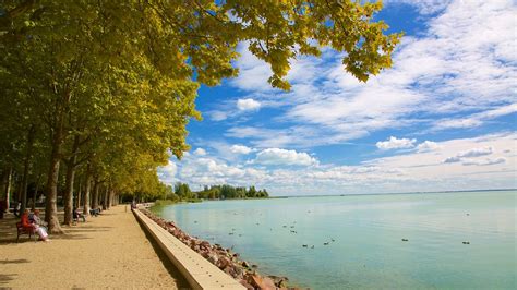 Lake Balaton Travel, Hungary | Find holiday information | Expedia.co.jp