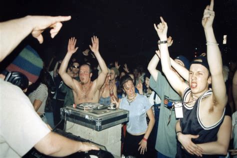 Indulge In ’90s Clubbing Nostalgia With These Pictures From Early Bay ...