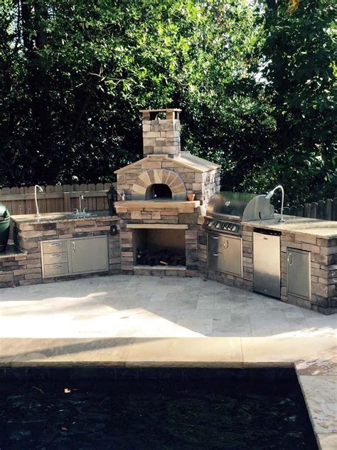 outdoor kitchen with a wood fired pizza oven | Outdoor kitchen design ...