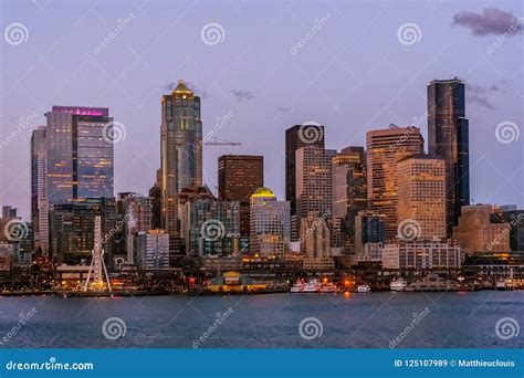 Seattle Skyline by night editorial stock image. Image of downtown ...