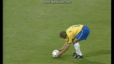 [SOCCER VIDEO] Roberto Carlos [AMAZING] free kick goal against france ...