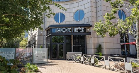 Moxies Restaurant & Bar | lunch, dinner, happy hour | Dallas Crescent