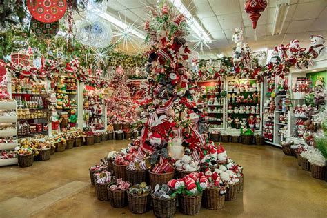 The Biggest Christmas Store In Texas: Decorator's Warehouse