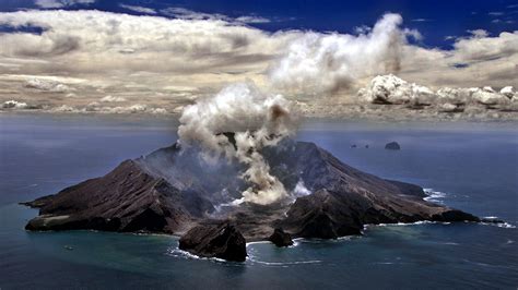 New Zealand volcano erupts on White Island; at least 5 dead