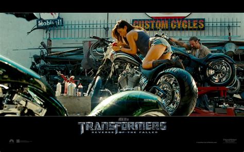 Transformers es una película dirigida por Michael Bay y producida por ...