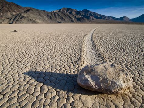 Death Valley’s famous moving stones, caught in the act | Ars Technica