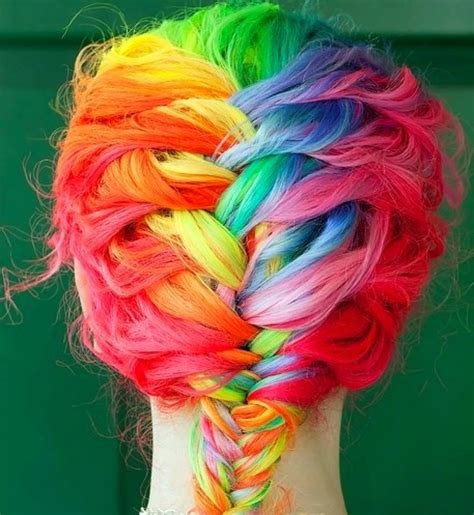 Wanita-Wanita Ini Punya Warna Rambut Pelangi | Rocksfull