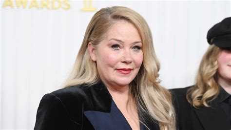 Christina Applegate reveals she has 30 lesions in brain amid MS battle ...