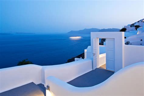 Canaves Oia Hotel & Suites: Designer-chic luxury suites in Santorini ...