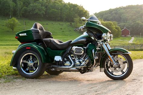 HARLEY-DAVIDSON Tri Glide Ultra (2015-2016) Specs, Performance & Photos ...