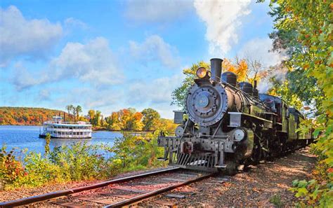 2022 Fall foliage trains go for the color across the USA