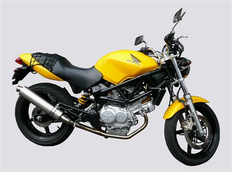 File:HONDA VTR250 2003 Pearl Shining Yellow.jpg - Wikimedia Commons