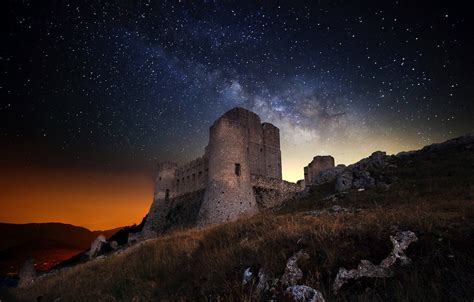 Rocca Calascio fortress at night - Italy : r/castles