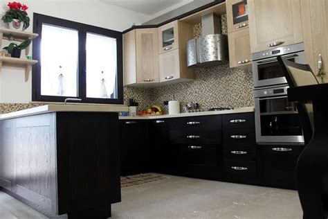 Cucina in rovere con piano di quarzo Santa Margherita | Bramato