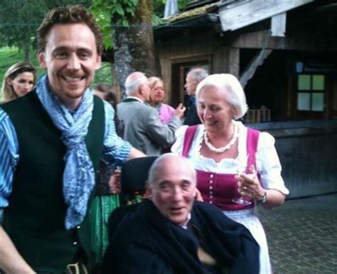 Tom Hiddleston – biography, photos, family, private life, height and ...