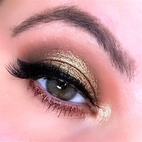 UPDATED: 44 Glamorous Gold Eyeshadow Looks (August 2020)