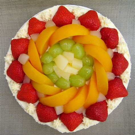 Sam Tan's Kitchen: Fresh Fruit Cream Cake