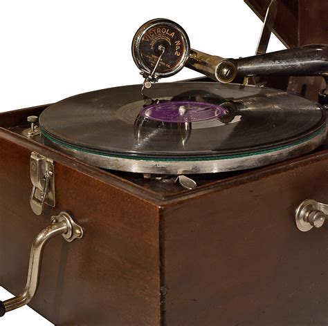 American Victor Model VV50 Portable Phonograph - Renaissance Antiques