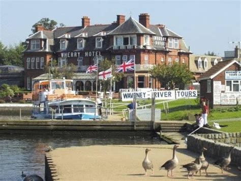 Wherry Hotel Oulton Broad Lowestoft - Compare Deals