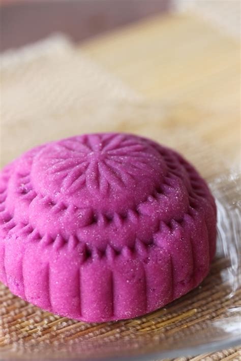 Snow Skin Mooncake Recipe | Easy Delicious Recipes