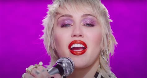 Miley Cyrus's Best Beauty Looks in "Midnight Sky" Video | POPSUGAR ...