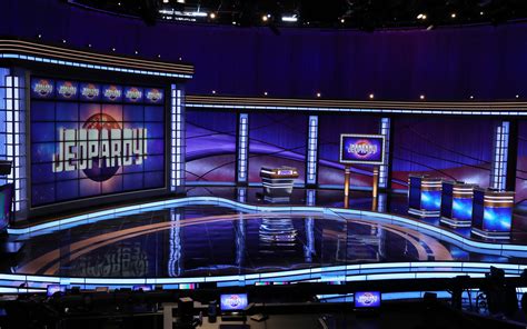 'Jeopardy!' returns with new setup and new role for Jennings