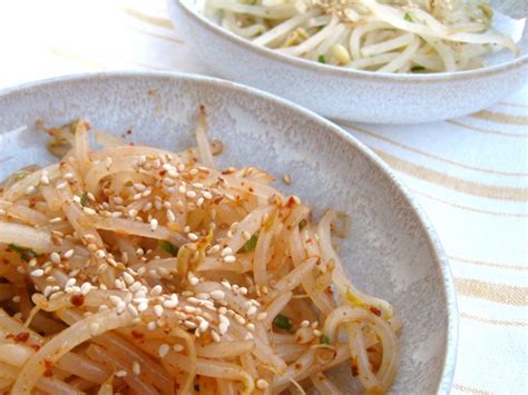 Korean Banchan: Spicy Sesame Bean Sprouts | spontaneous tomato