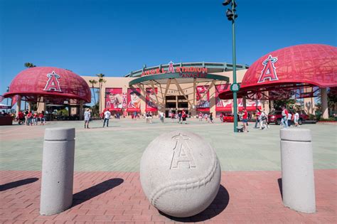 Ballpark Review: Angel Stadium of Anaheim – Perfuzion