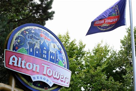 Alton Towers closes waterpark after guests suffer 'irritation of the ...