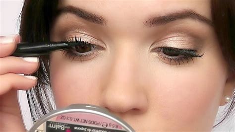 How To Apply False Eyelashes For Beginners ♡ Two Easy Ways - YouTube