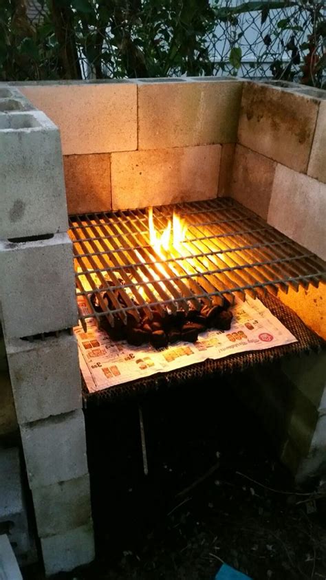 Create a BBQ grill from cinder blocks | Brick bbq, Outdoor kitchen ...