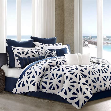 Blue And White Comforter Set: You Will Love These Best 4 - Sleepy Deep