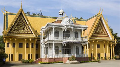 Phnom Penh’s fast-fading architectural treasures - BBC Travel