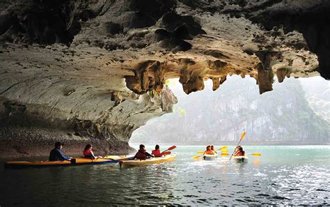 Kayaking in Halong Bay – Exciting experience to explore the nature