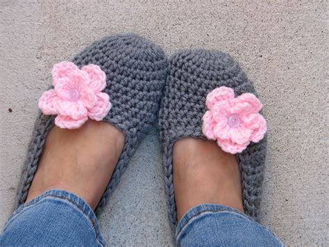 Matching Crochet Slippers for Mom and Baby - Free Guide and Patterns