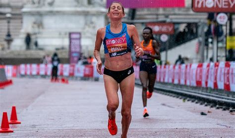 Storming Sara Hall reflects on "redemptive" London Marathon - AW