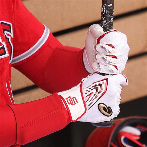 What Pros Wear: Shohei Ohtani’s Asics Batting Gloves (2018) - What Pros ...