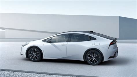 Toyota Prius 2023: potrebbe ricevere una versione GR - MotorisuMotori.it