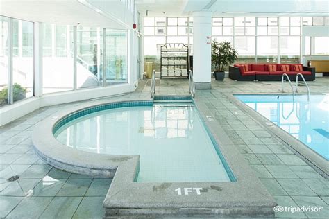 Fairmont Hotel Vancouver Pool: Pictures & Reviews - Tripadvisor