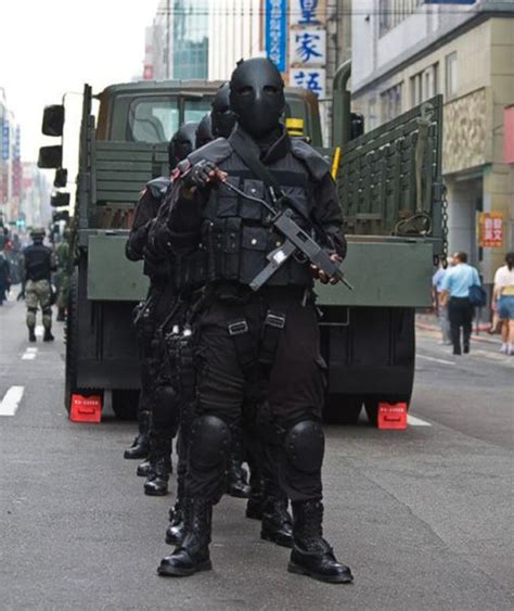 The New Taiwanese Army Uniforms Will Give You a Fright (9 pics ...