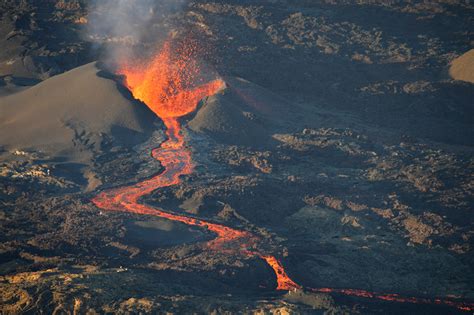 Piton de la Fournaise volcano, Reunion Island [6016x4000] [OC] : r ...