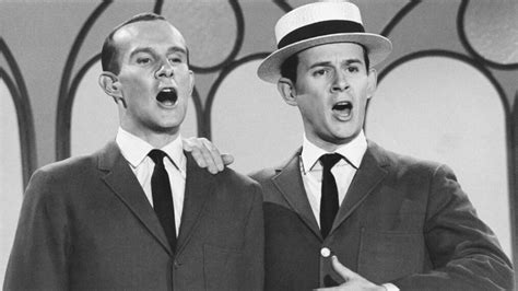 Tom Smothers of the Smothers Brothers Music & Comedy Duo Dies at 86