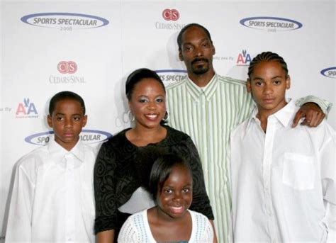 Snoop Dogg Bio, Net Worth, Wife, Children, Family, Height, Facts, Real ...