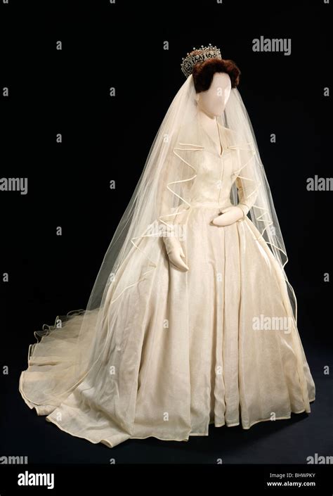 Princess Margaret's Wedding Dress, 1981 Stock Photo: 28226127 - Alamy