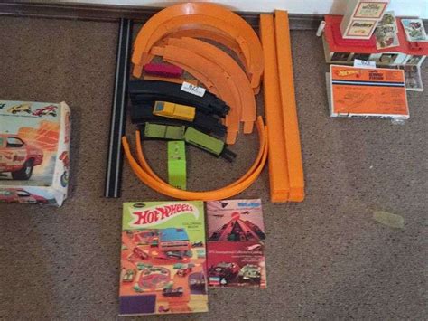 Hot Wheels Track & Accessories - Assiter Auctioneers