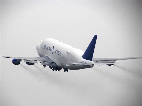 The Battle Of The Beasts: The Boeing Dreamlifter vs Airbus Beluga XL